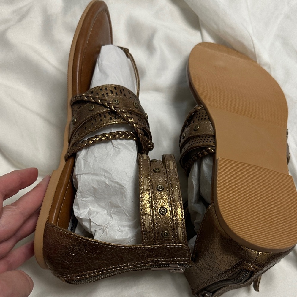 Not Rated Bronze Sandals - Picture 5 of 6